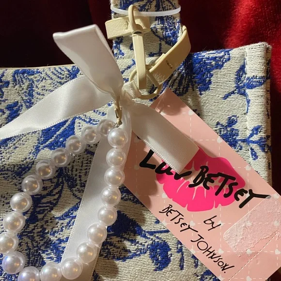 Betsey Johnson Blue and Cream Floral Crossbody Bag - Picture 4 of 10